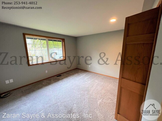 Building Photo - 3 br, 2.5 bath House - 1350 South 250th St...