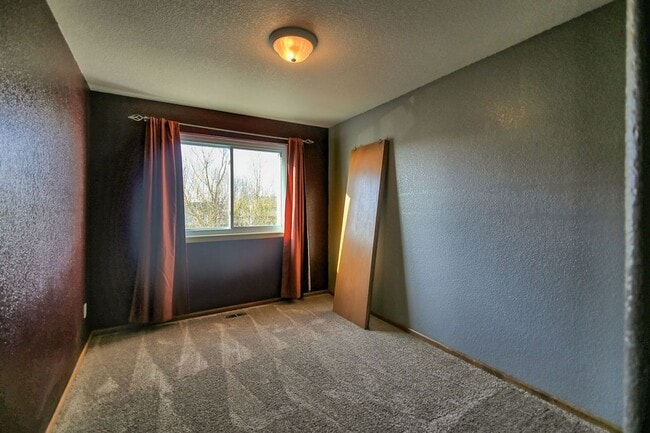 Building Photo - Charming 3 Bedroom Across from Playground & Large Fenced Yard