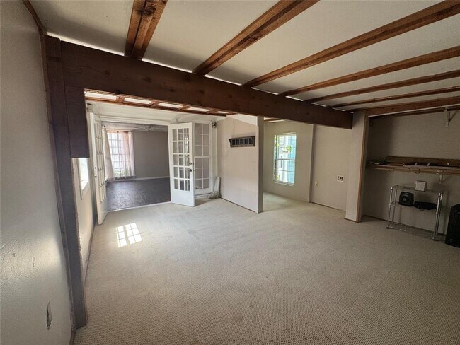 Building Photo - 711 W 35th St