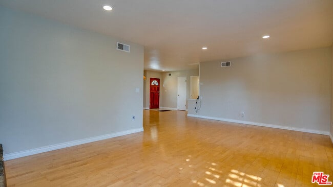 Building Photo - 9631 Crystal View Dr
