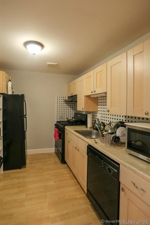 Building Photo - 160 Fairfield Woods Rd