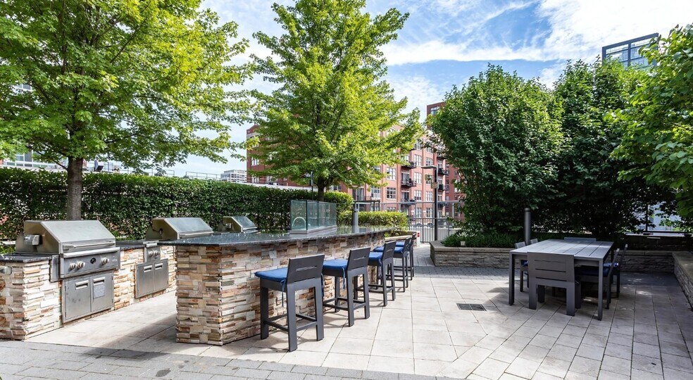 Building Photo - 444 N Orleans St