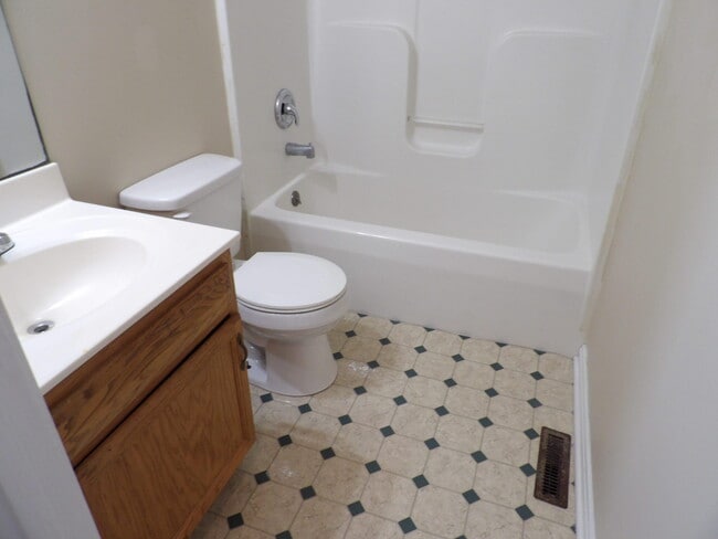 Building Photo - 344 Bypass Plaza Dr