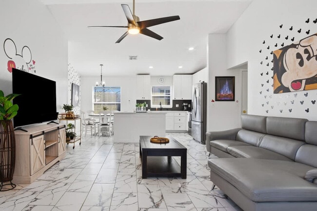 Building Photo - 242 Blue Jay Way