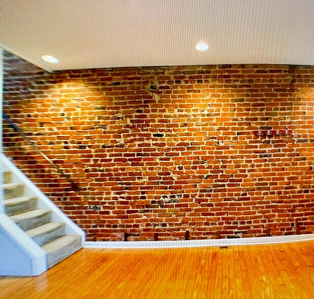 Building Photo - 1602 E St SE