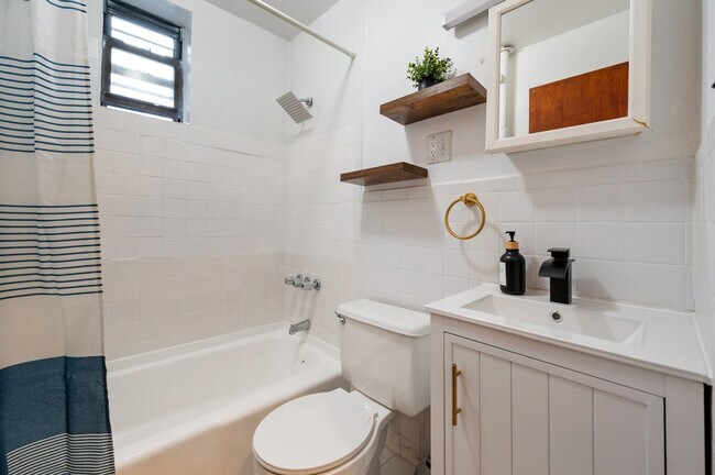 Building Photo - 690 9th Ave