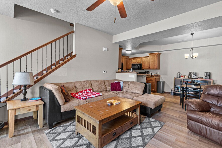 Building Photo - 1556 Burr Dr
