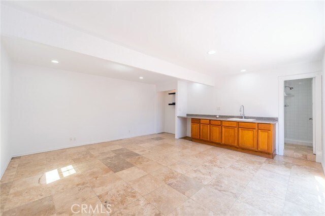Building Photo - 1305 Oak Ave