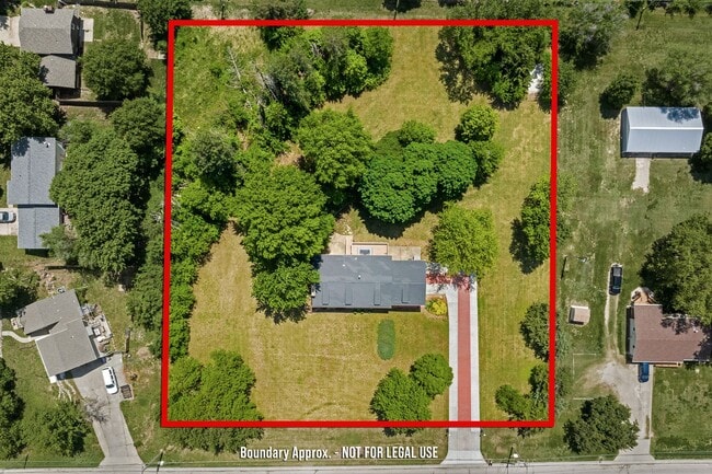 Building Photo - Large Home on Almost 2 Acres!