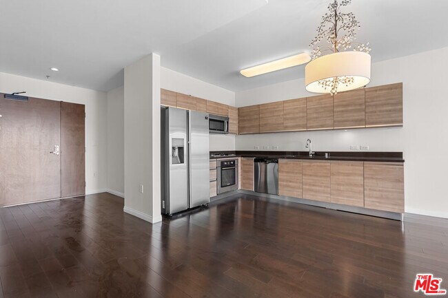 Building Photo - 3785 Wilshire Blvd