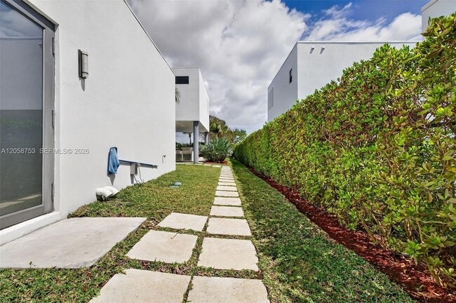 Building Photo - 16709 Botaniko Dr N