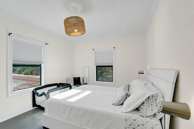 Building Photo - 614 Poinciana Dr