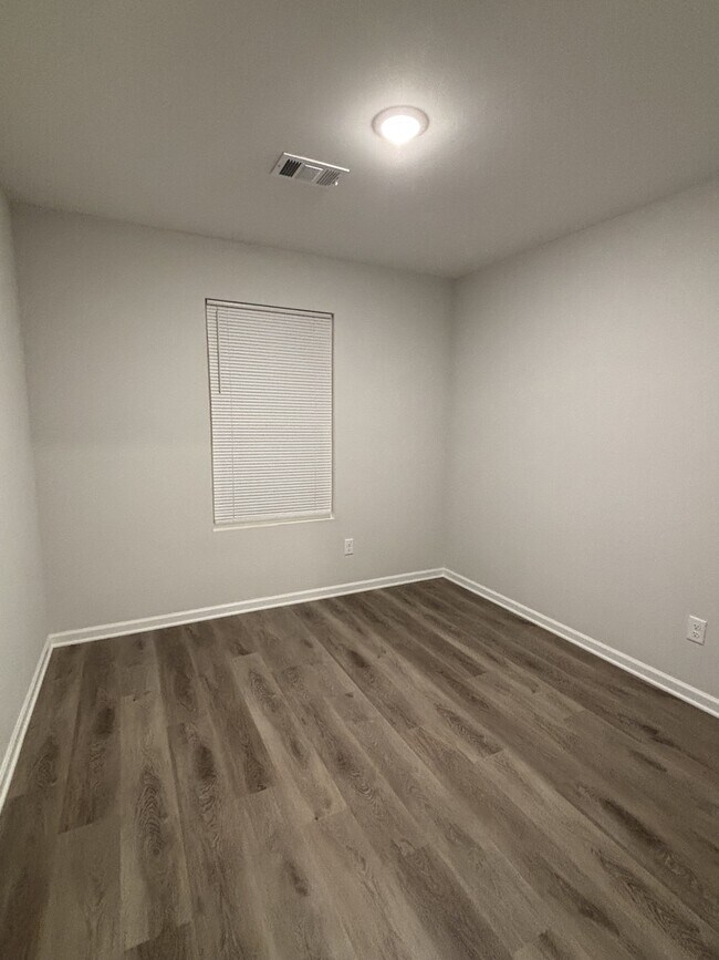 Building Photo - 2585 Callie Rd