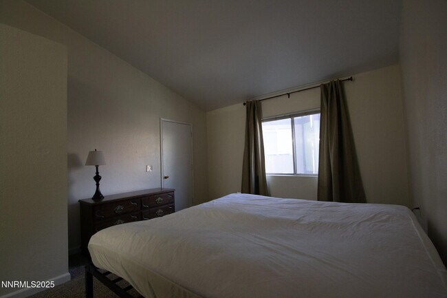 Building Photo - 2080 Highview Ct