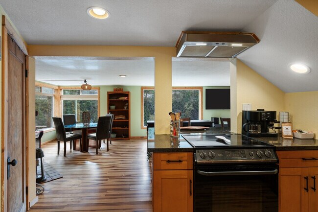 Building Photo - 11582 Washougal River Rd