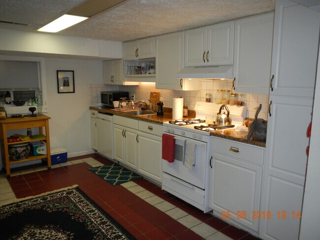 Primary Photo - 1097 Highland St