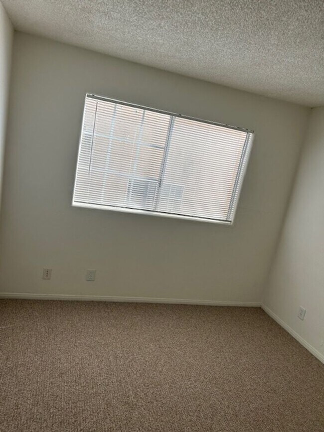 Building Photo - 267 W Amar St