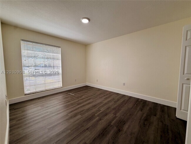 Building Photo - 7225 Miami Lakes Dr