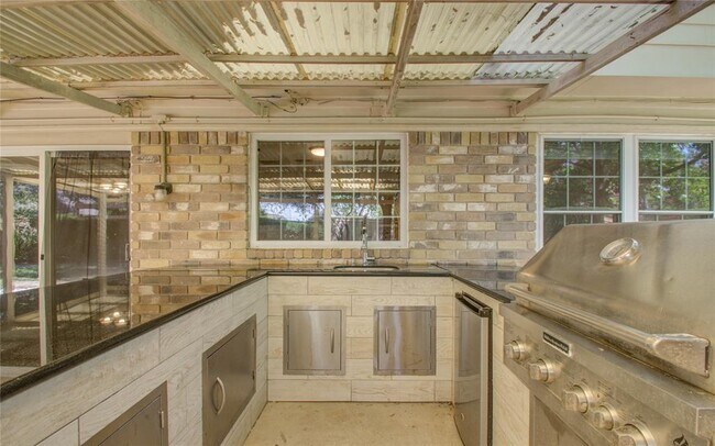 Building Photo - 7803 Maple Brook Ln