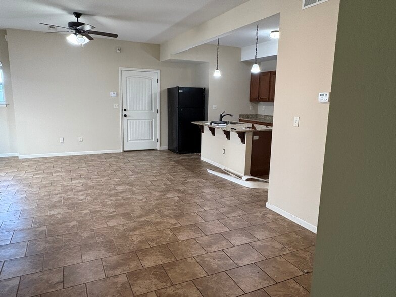 Kitchen/Livingroom - 3118 W 31st Ter