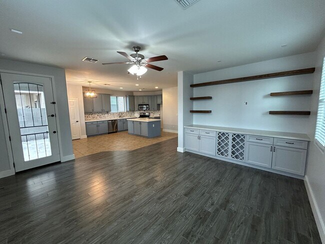 Building Photo - 15439 W Poinsettia Dr