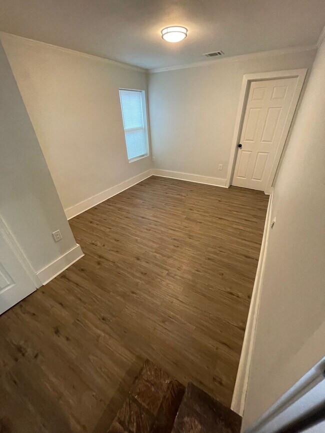 Building Photo - Completely Remodeled Home in Queensborough