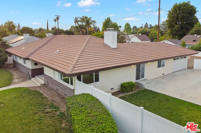 Building Photo - 17633 Nordhoff St