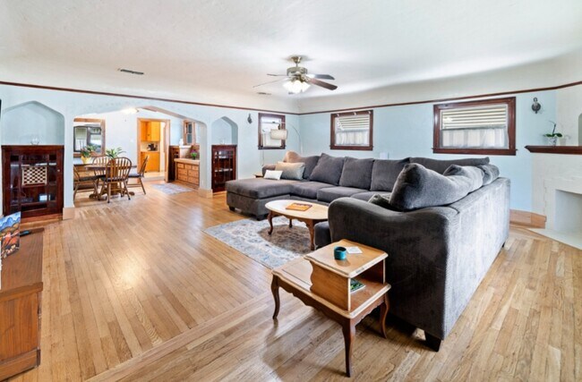 Primary Photo - 4119 E Platt Ave
