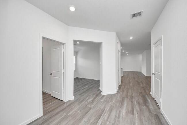 Building Photo - 6003 Bella Breeze Dr