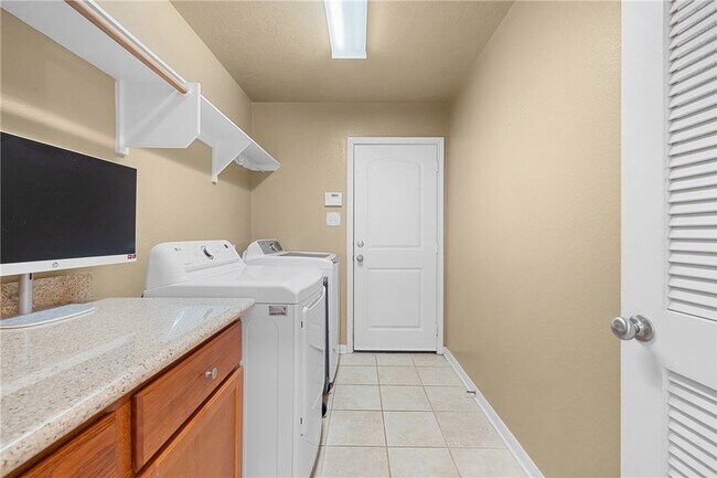 Building Photo - 2018 Mountain Wind Loop