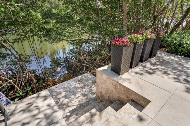 Building Photo - 6222 Paradise Point Dr