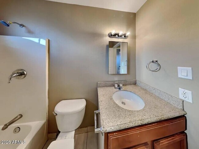 Building Photo - 5047 W tuckey Ln Ln