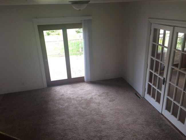 Building Photo - 417 Crooks Ave