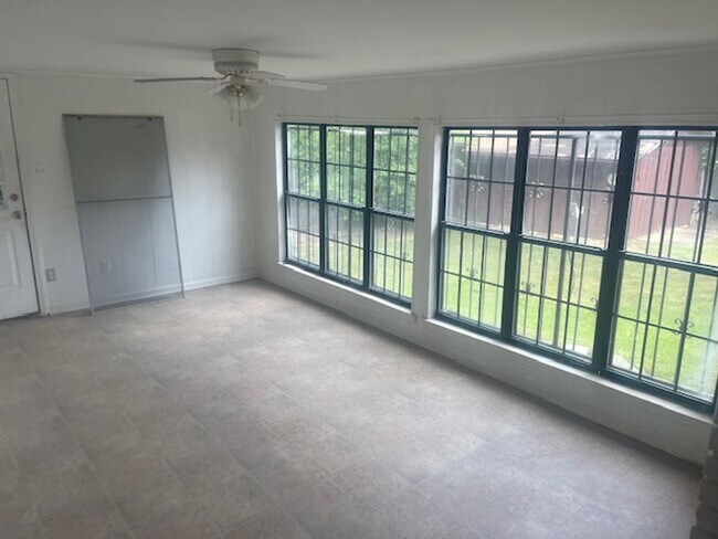 Building Photo - 11618 Huron Ln