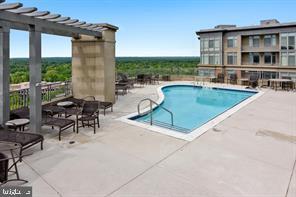 Building Photo - 8220 Crestwood Heights Dr