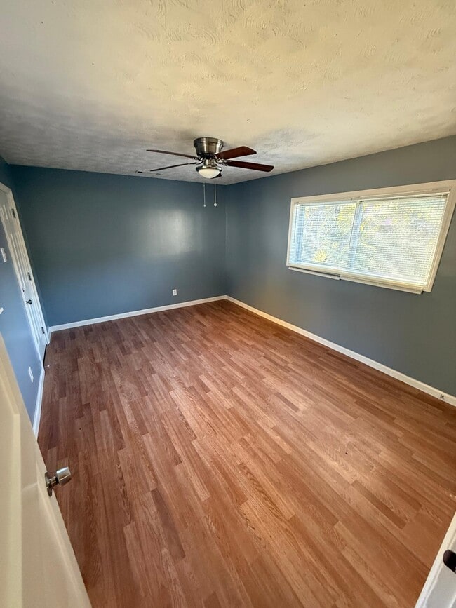 Building Photo - 293 W Waldorf Ave