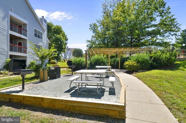 Building Photo - 9912 Hellingly Pl