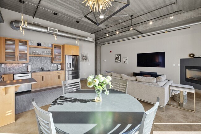 Building Photo - 101 N Tejon St