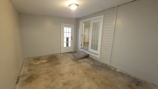 Building Photo - Recently remodeled 2 Bedroom 2 Bathroom