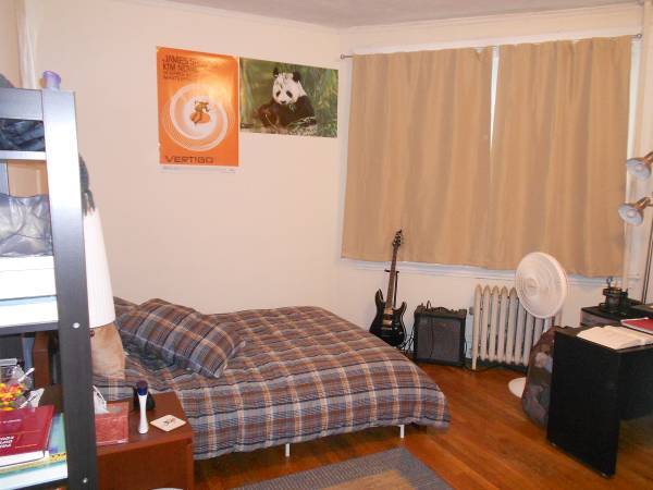 Building Photo - 324 Saint Paul St