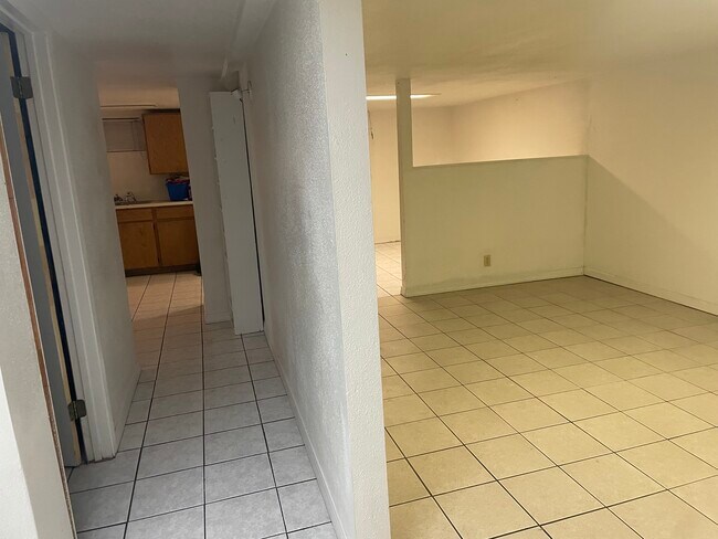 Building Photo - 412 15th Ave S