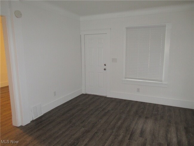 Building Photo - 118 W Glendale St