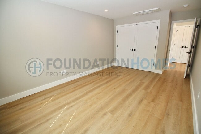 Building Photo - 124 Esmeyer Dr