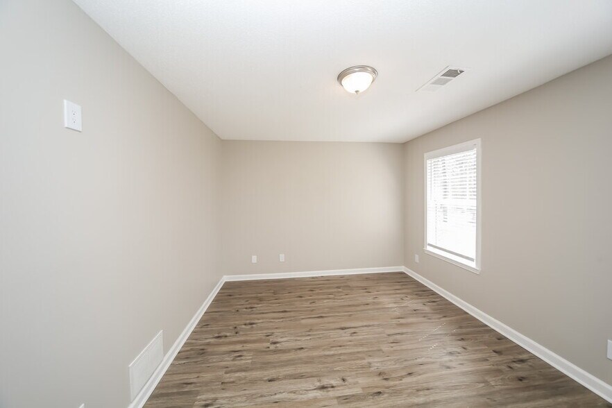 Building Photo - 4460 Okeechobee Dr
