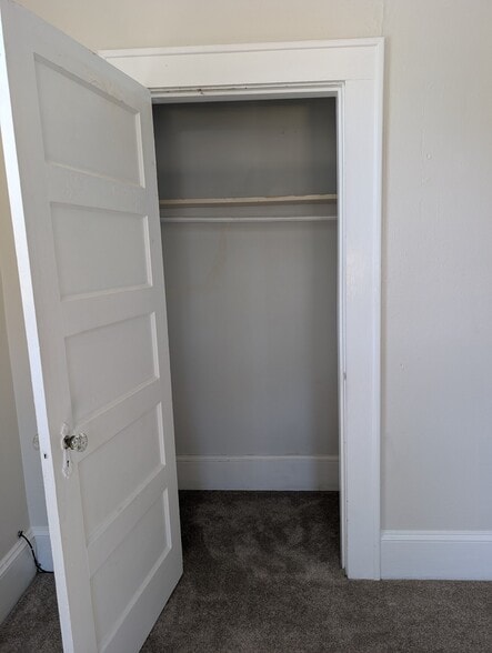 Building Photo - 117 1/2 Park Rd