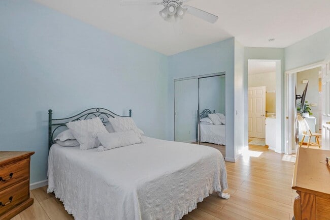 Building Photo - CHARMING 2 BEDROOM & 2 BATHROOM DUET! LOVE...