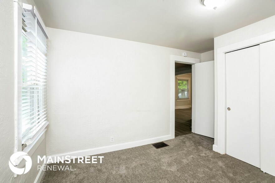 Building Photo - 935 N Gibson Ave