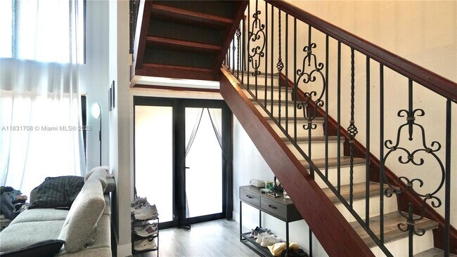 Building Photo - 741 E Coco Plum Cir