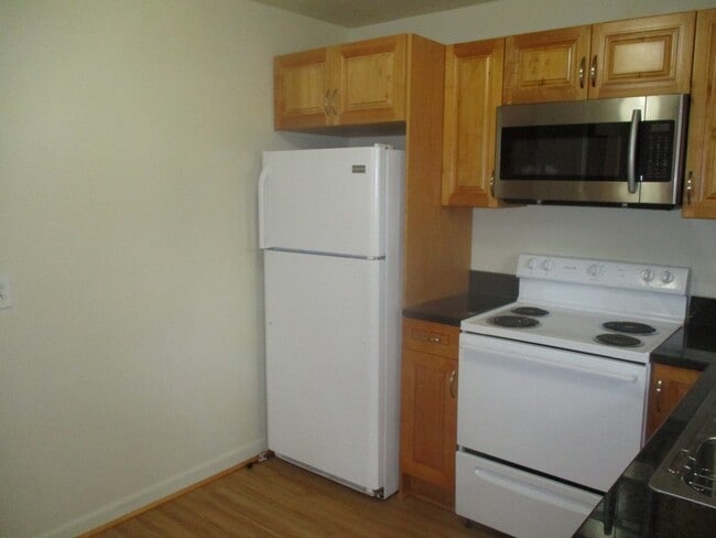 Building Photo - 110 Longhill Rd