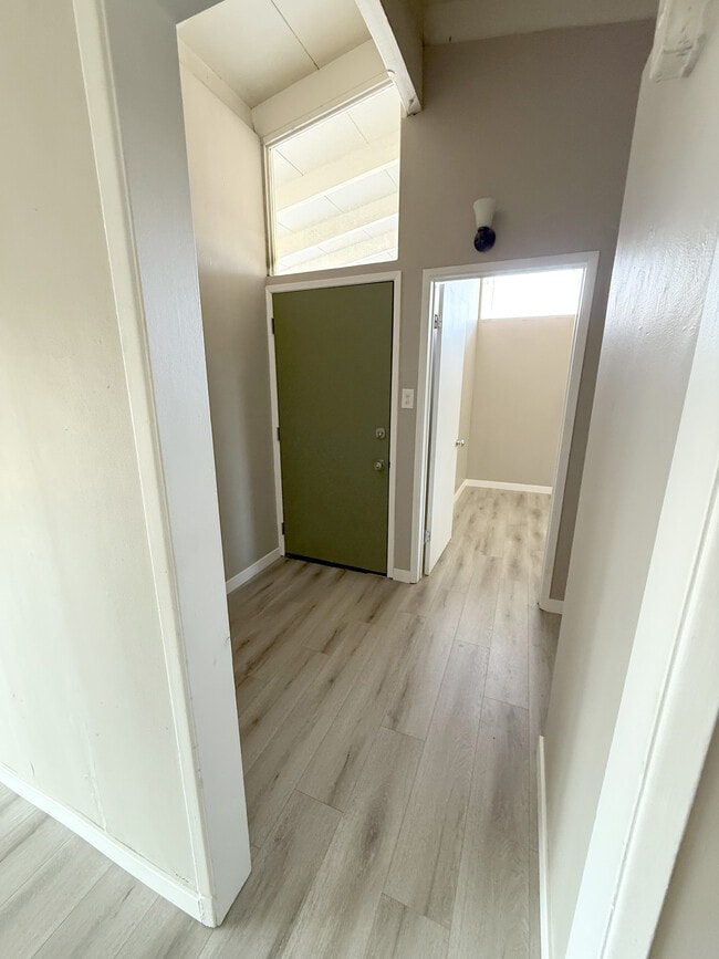 Building Photo - 4250 Kansas Ave